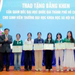 ĐH Quốc gia TP.HCM khen 6 sinh viên nhường chỗ ngồi cho các cựu chiến binh trong đại lễ 30-4
